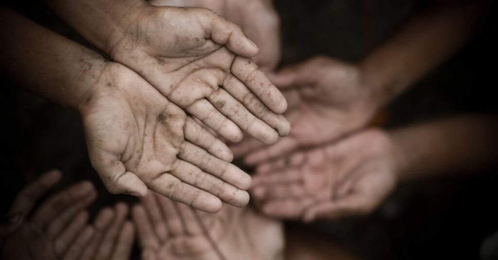 En Colombia el 36,6% de las Personas Vive en Pobreza, al Obtener Menos de $396.864 como Ingreso Mensual