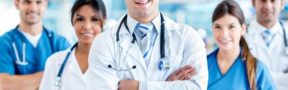 Médicos reunidos