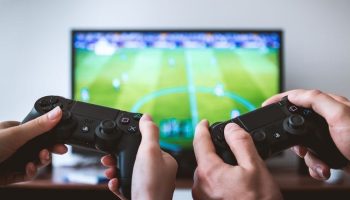 La Industria de los Videojuegos: FIFA vs PES