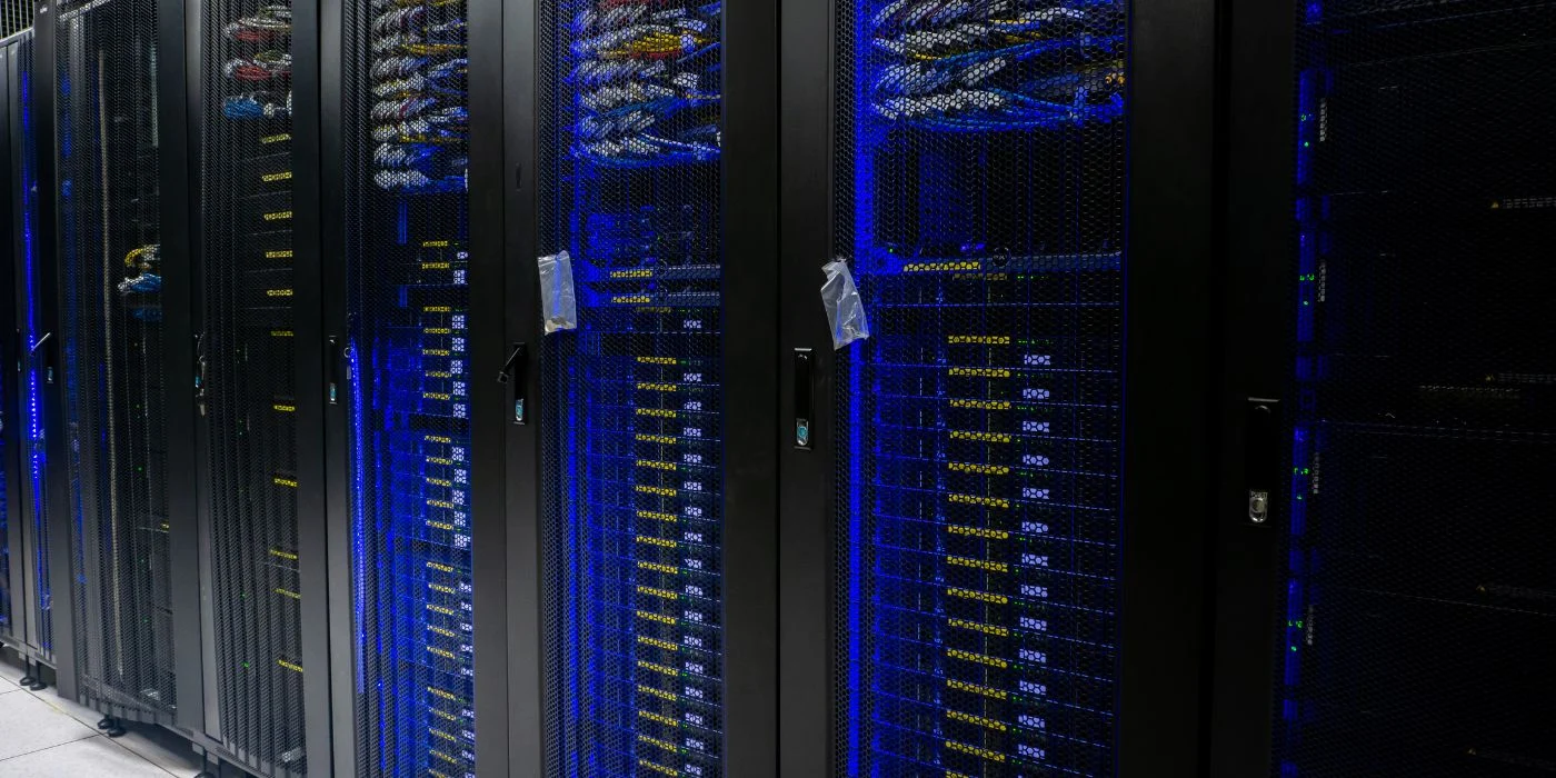 Infraestructura web para empresas: cuándo basta un hosting compartido y cuándo conviene un VPS