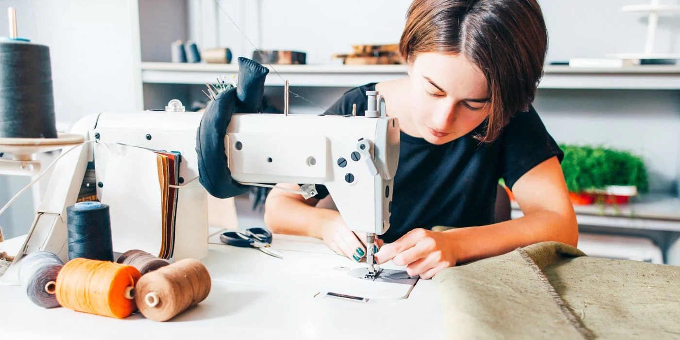Empleo en el comercio especializado de moda cae 5,5% mientras avanza la automatización con agentes de IA