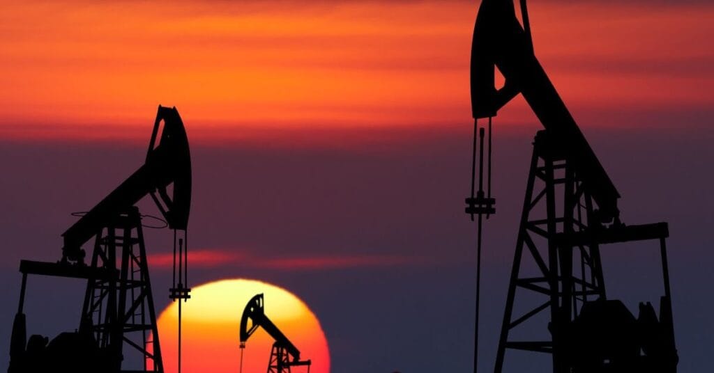 La OPEP Decidió que a Partir de Noviembre se Disminuye la Producción en Dos Millones de Barriles Diarios